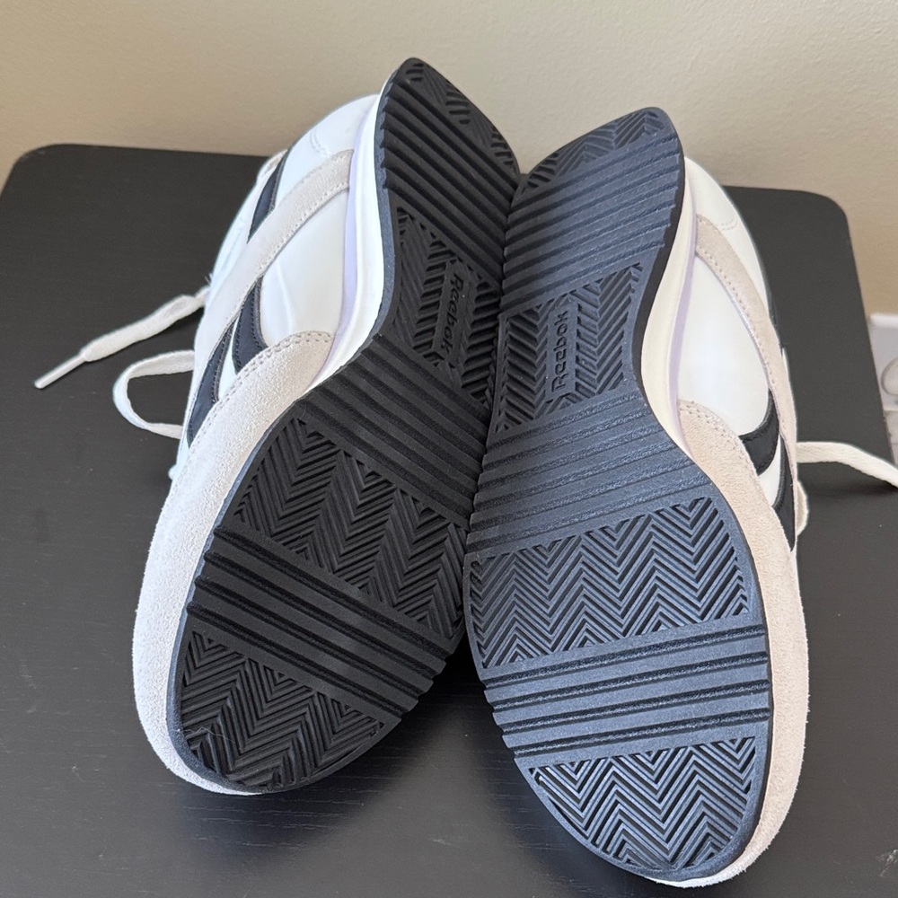Reebok Women’s White and Black Sneakers Retro Comfortable Neutral - Picture 4 of 7